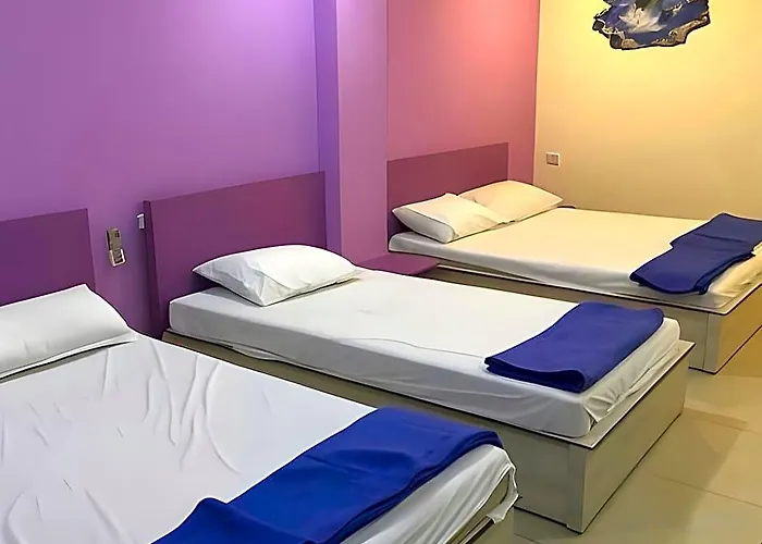 Hotel Oyo 1146 Paris In
