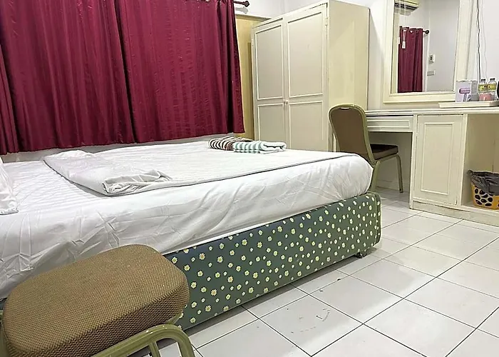 Hotel Oyo 1146 Paris In
